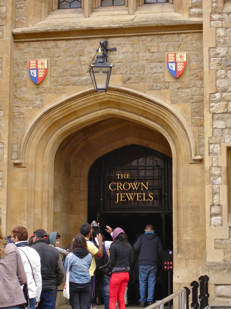 Whilst waiting in the looooong line to see the crown jewels, Kara and I of course were making jokes about BBC Sherlock and Jim Moriarty breaking in. When we got inside, we saw that one of the maces was missing from the display. HE WAS THERE.